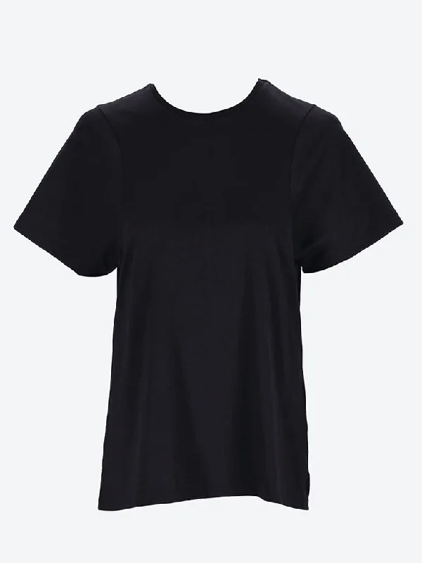 Curved seam short sleeve t-shirt